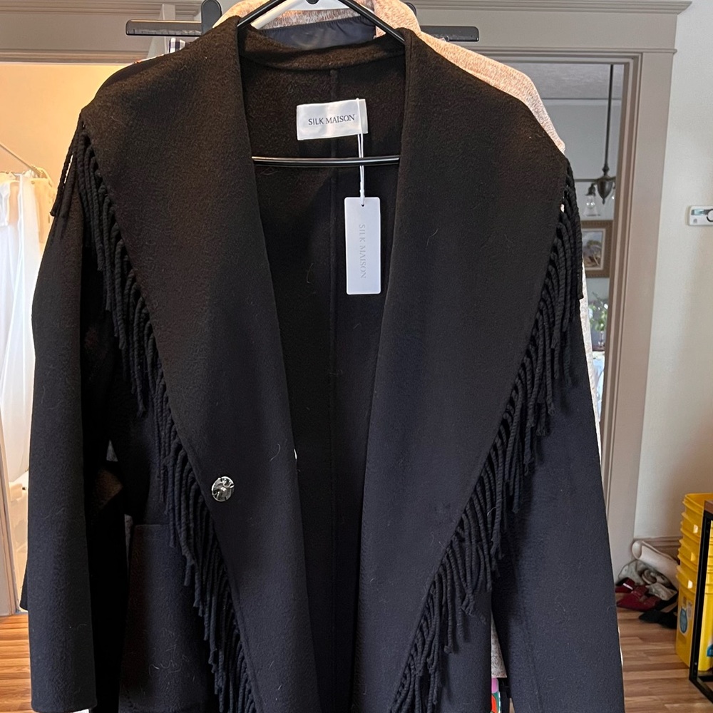 100% wool Silk Maison NWT fringe black coat with tie belt